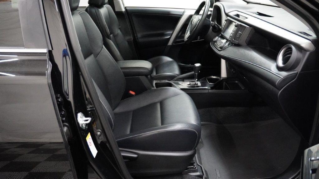 2017 Toyota Rav4 Image 16
