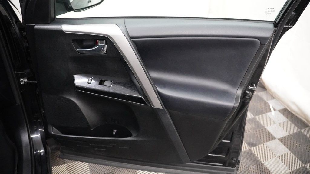 2017 Toyota Rav4 Image 18