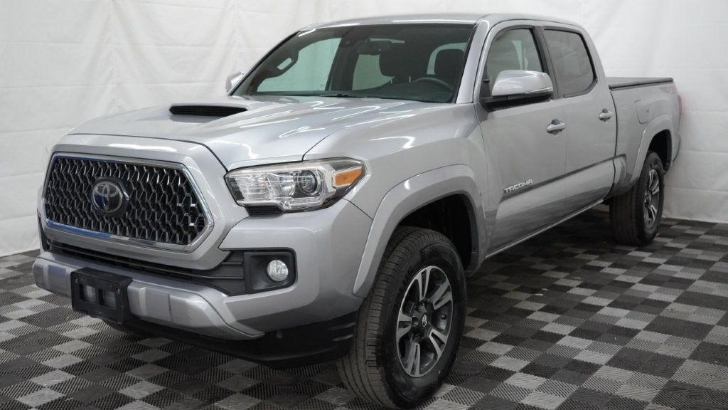 2018 Toyota Tacoma Image 2