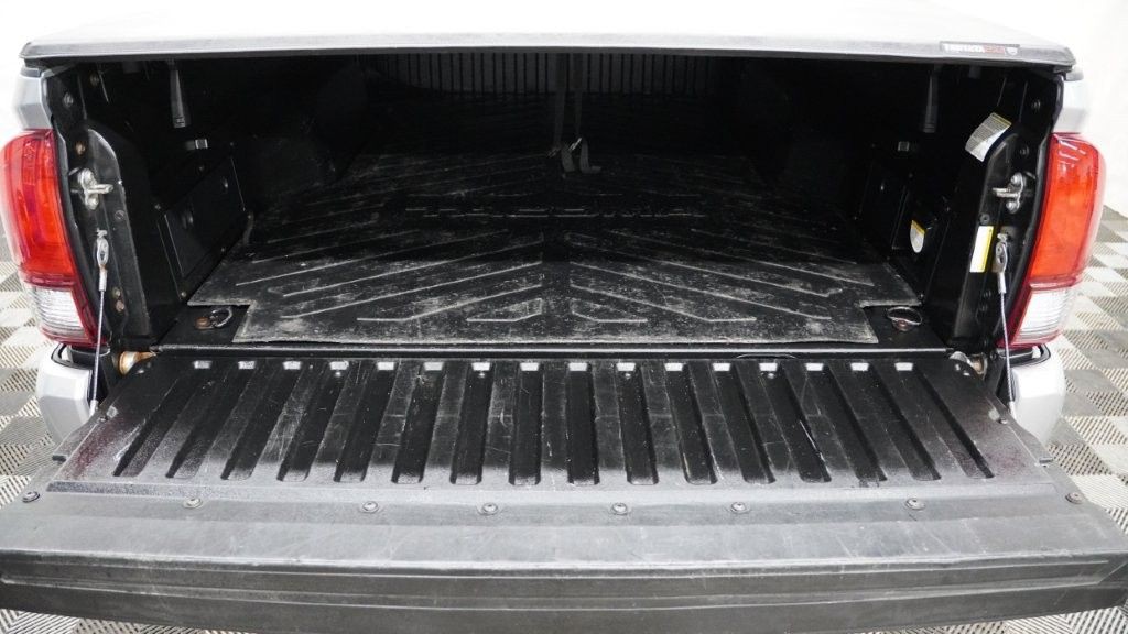 2018 Toyota Tacoma Image 10