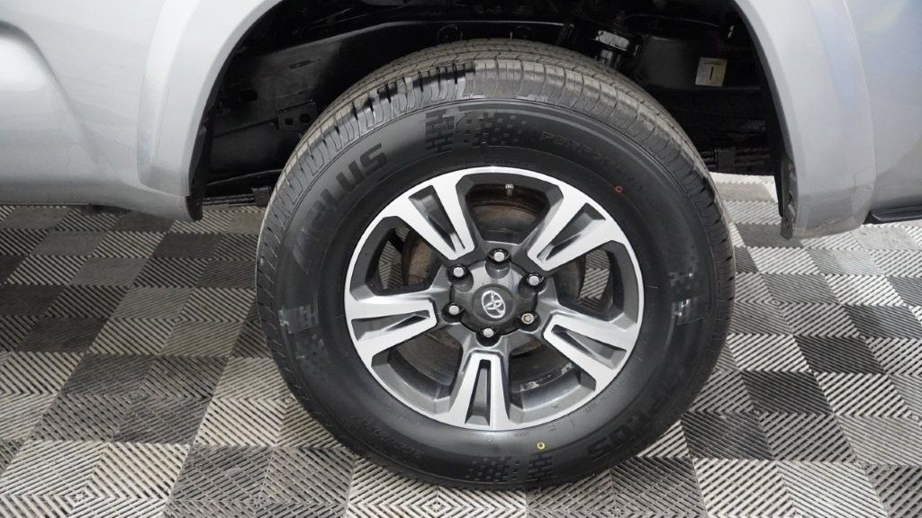 2018 Toyota Tacoma Image 11