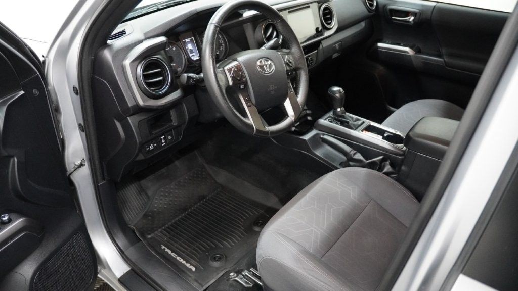 2018 Toyota Tacoma Image 13