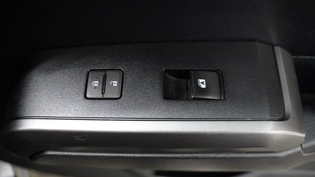 2018 Toyota Tacoma Image 18