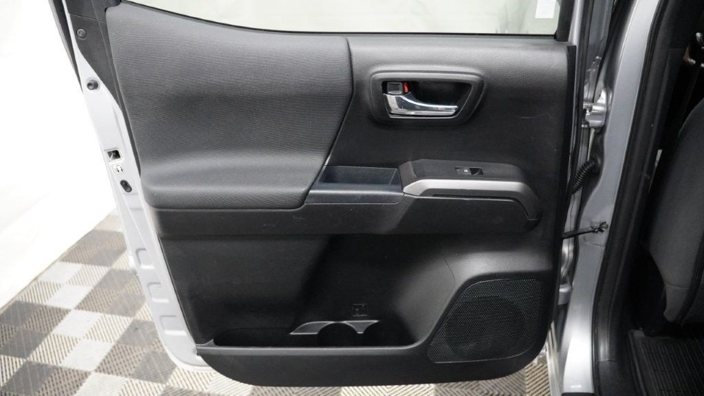 2018 Toyota Tacoma Image 19