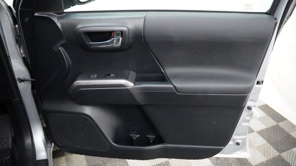 2018 Toyota Tacoma Image 20