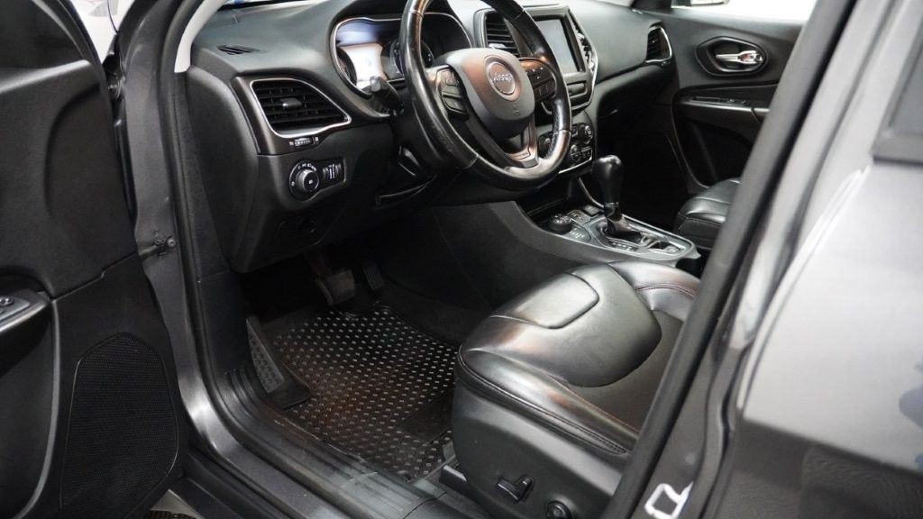 2020 Jeep Cherokee Image 13