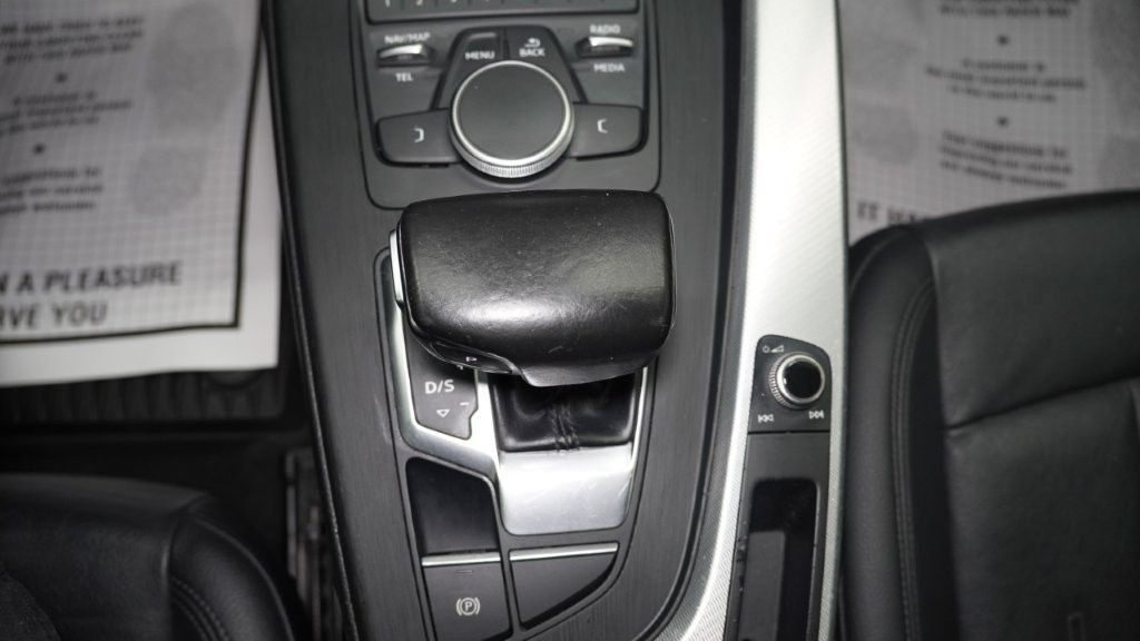 2017 Audi A4 Image 25