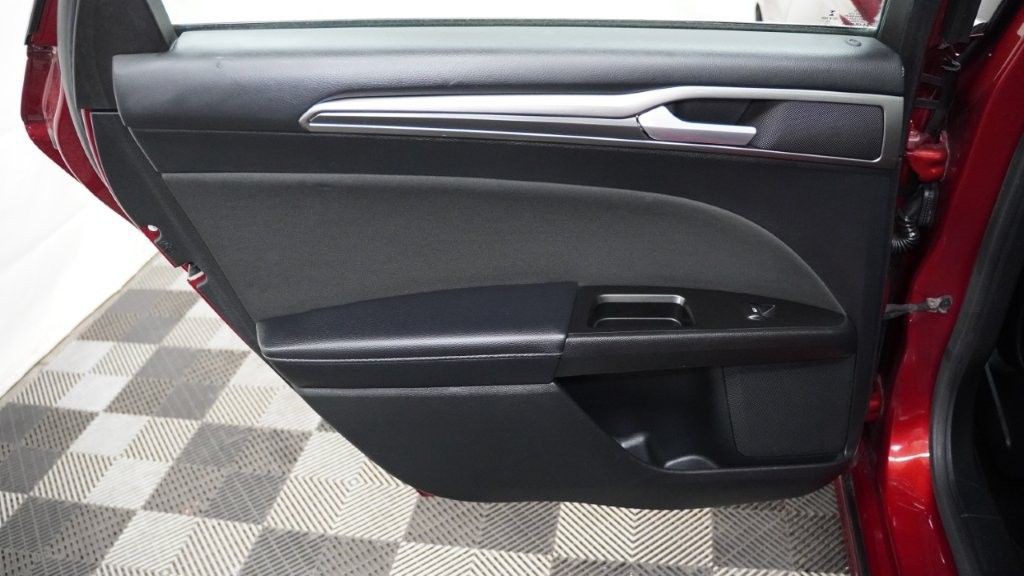 2017 Ford Fusion Image 16
