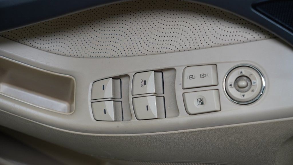 2012 Hyundai Elantra Image 16
