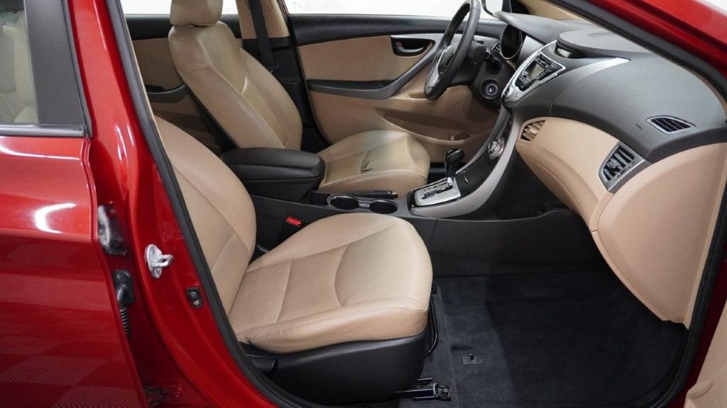 2012 Hyundai Elantra Image 18