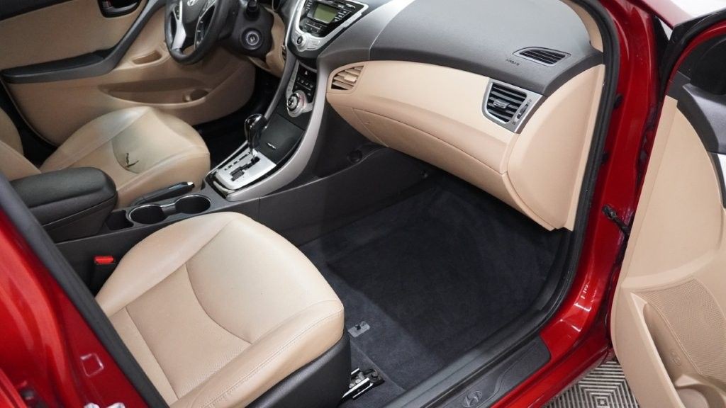 2012 Hyundai Elantra Image 19