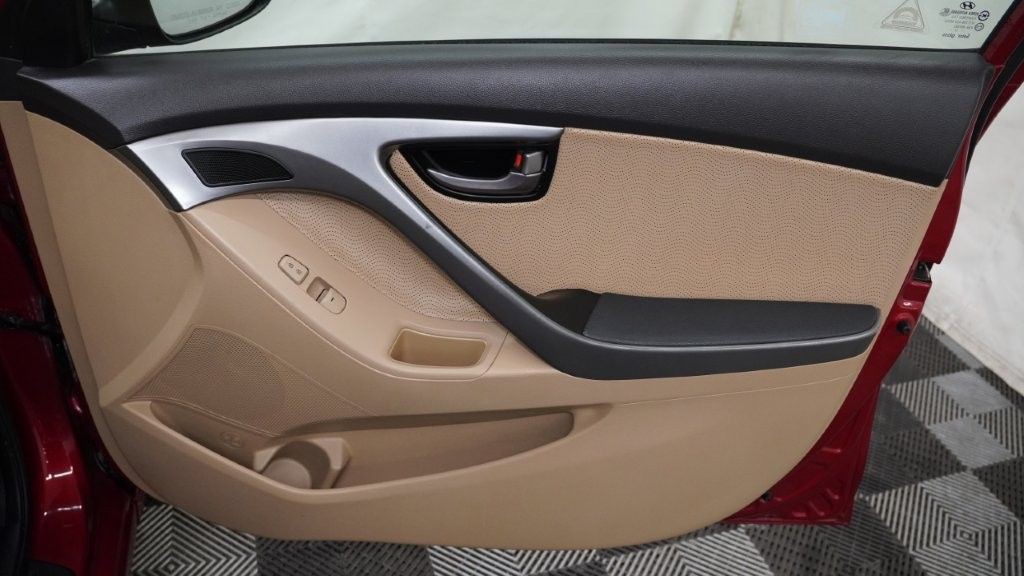 2012 Hyundai Elantra Image 22