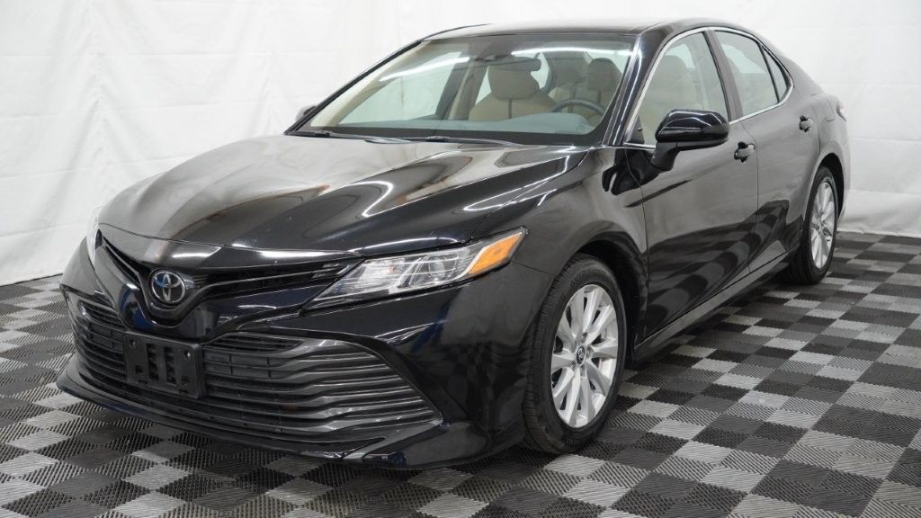 2019 Toyota Camry Image 2