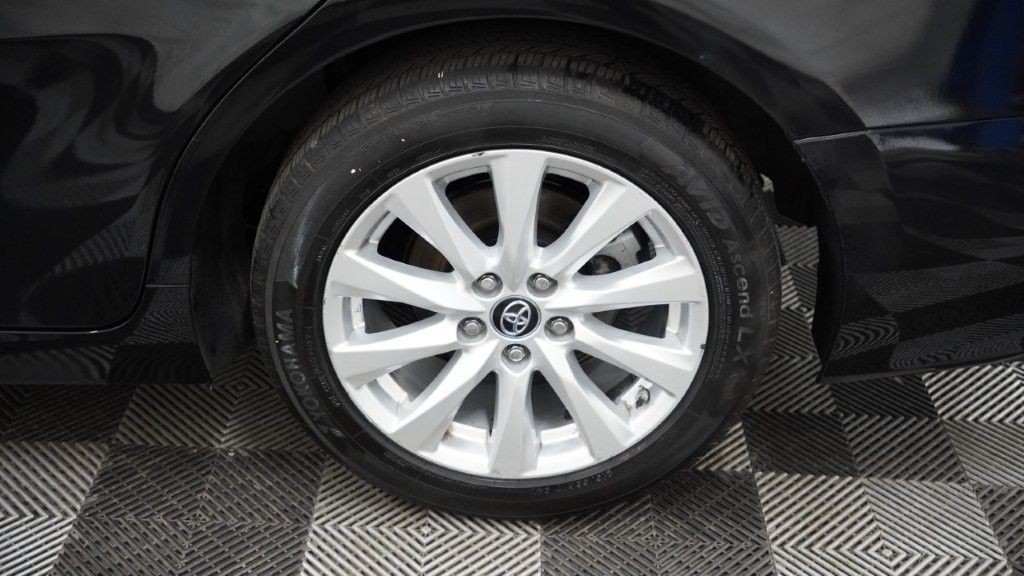 2019 Toyota Camry Image 10