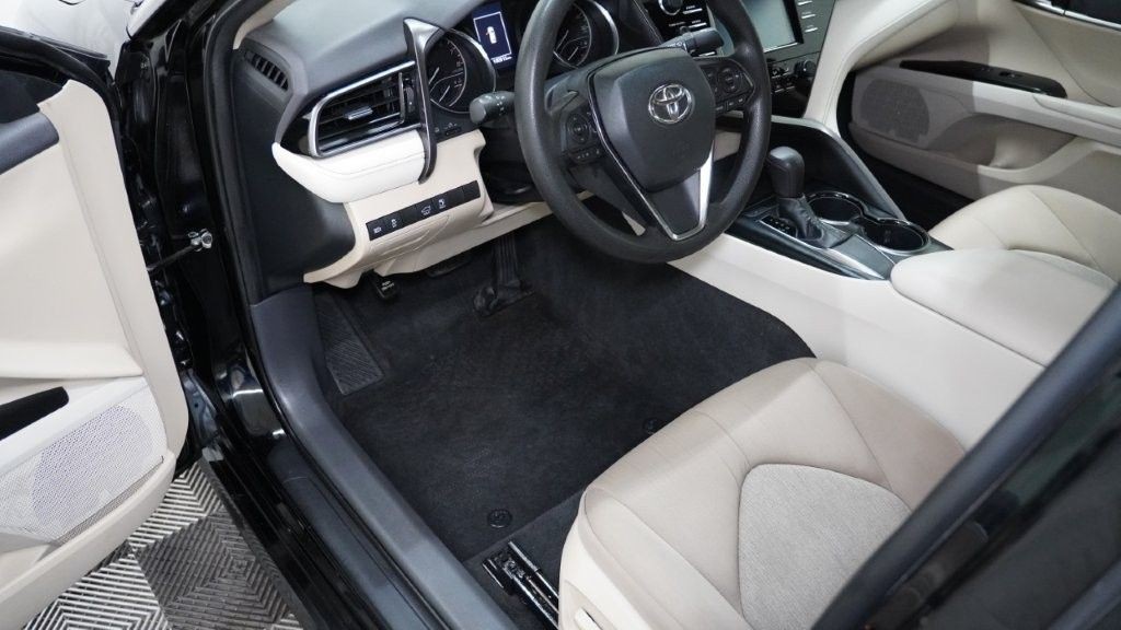 2019 Toyota Camry Image 11