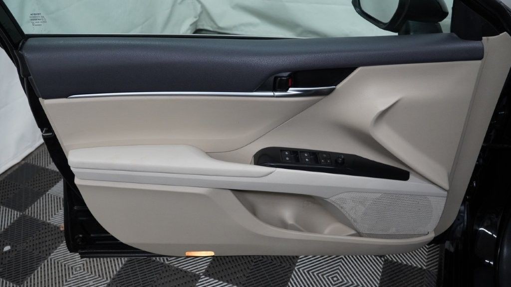 2019 Toyota Camry Image 13