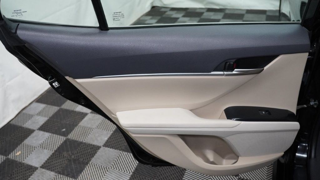 2019 Toyota Camry Image 15