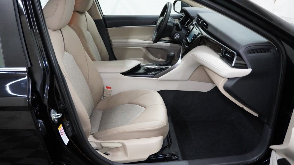 2019 Toyota Camry Image 16
