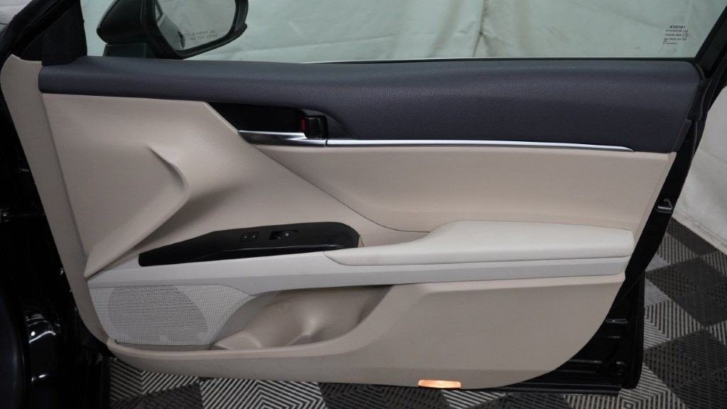 2019 Toyota Camry Image 17