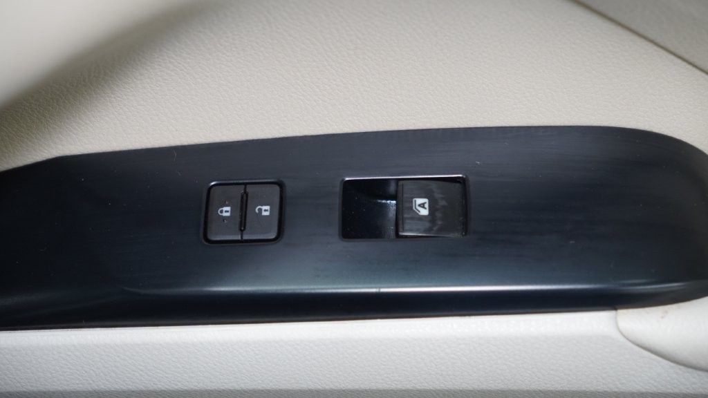 2019 Toyota Camry Image 18