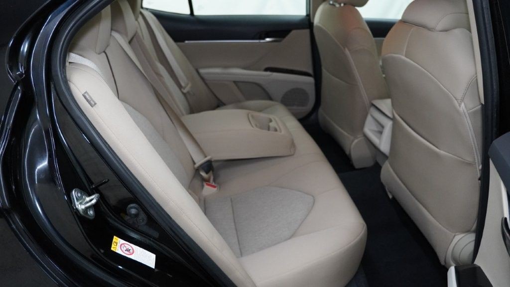 2019 Toyota Camry Image 20