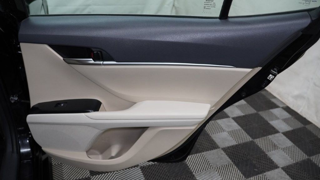 2019 Toyota Camry Image 21