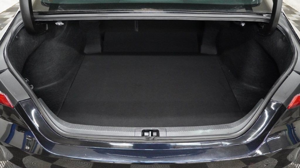 2019 Toyota Camry Image 22