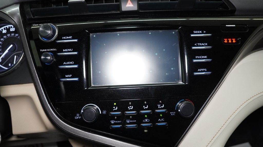 2019 Toyota Camry Image 23