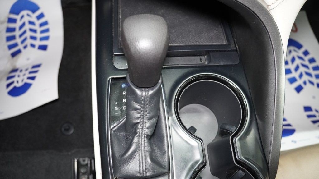 2019 Toyota Camry Image 25