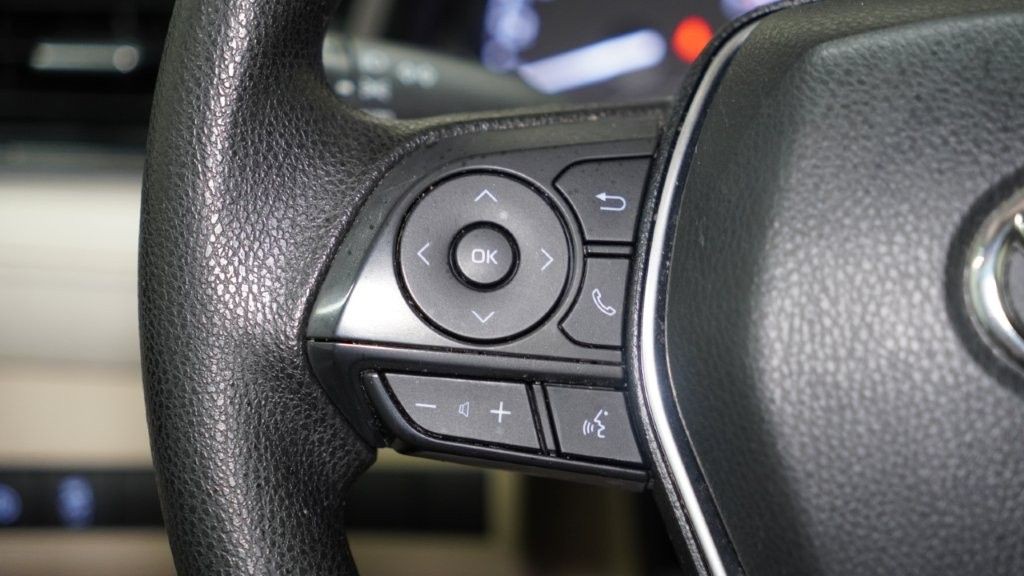2019 Toyota Camry Image 30