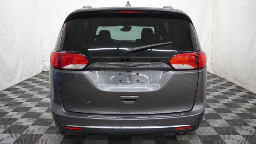 2019 Chrysler Pacifica Image 8
