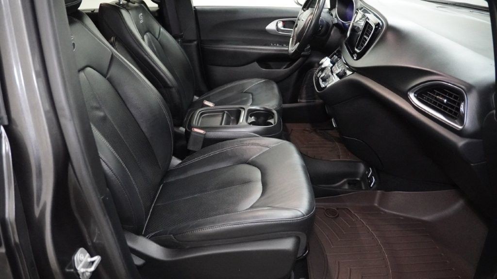 2019 Chrysler Pacifica Image 16