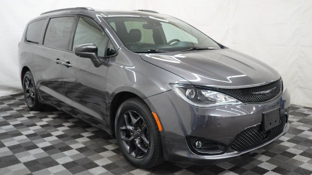 2019 Chrysler Pacifica Image 1