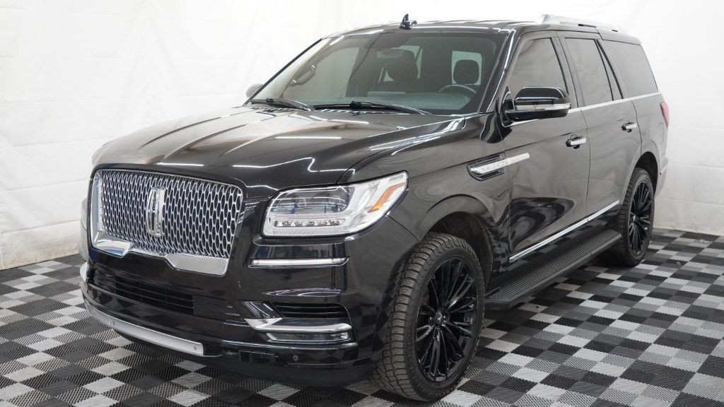 2019 Lincoln Navigator Image 2
