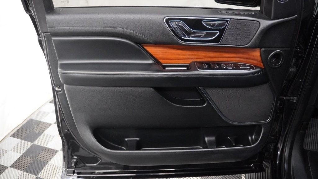 2019 Lincoln Navigator Image 12