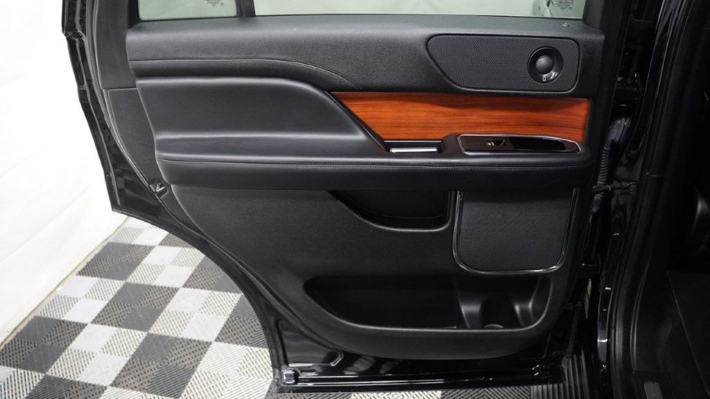 2019 Lincoln Navigator Image 15