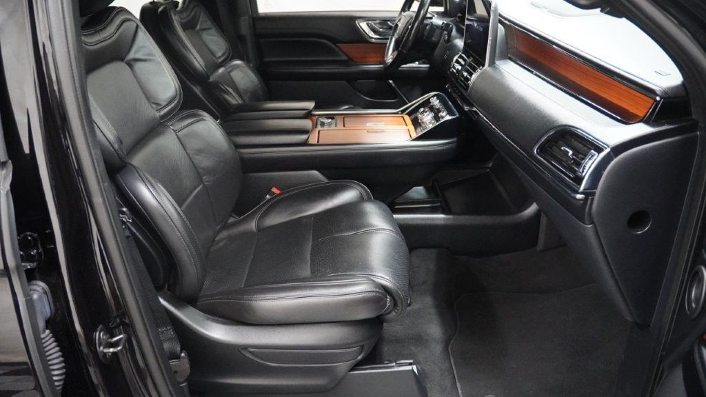 2019 Lincoln Navigator Image 17