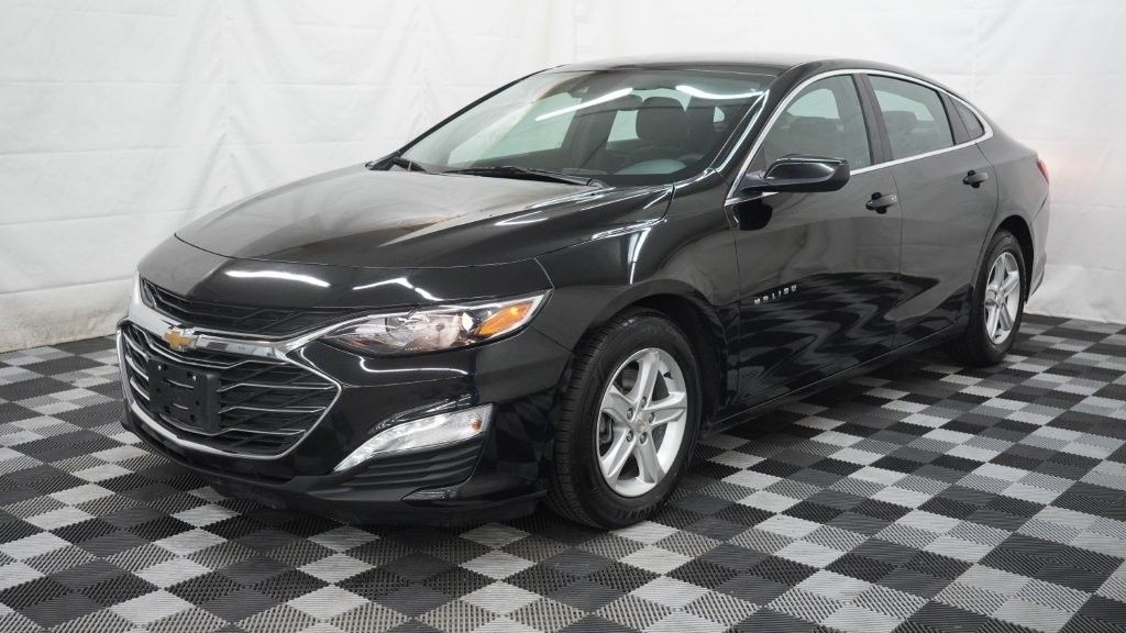 2023 Chevrolet Malibu Image 2