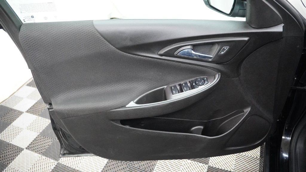 2023 Chevrolet Malibu Image 13