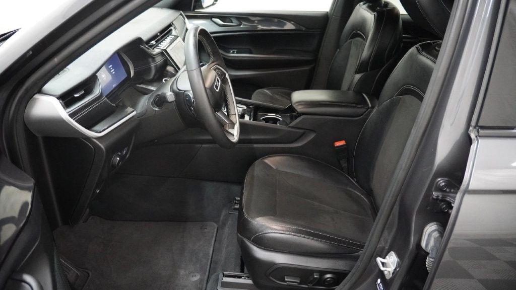 2023 Jeep Grand Cherokee Image 12