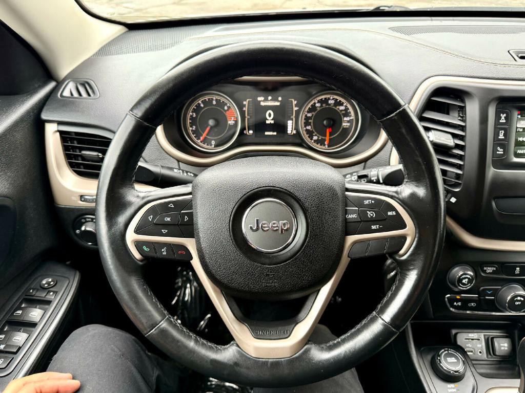 2016 Jeep Cherokee Image 28