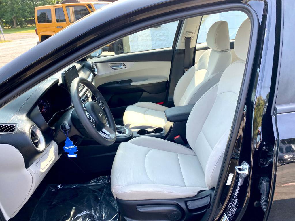 2022 Kia Forte Image 17