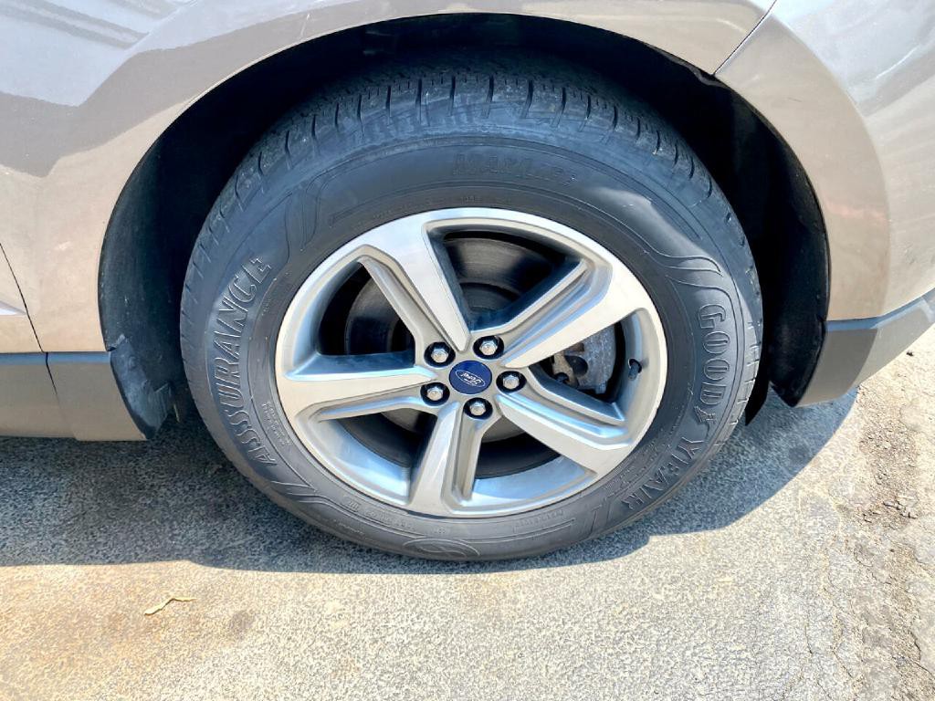 2019 Ford Edge Image 16