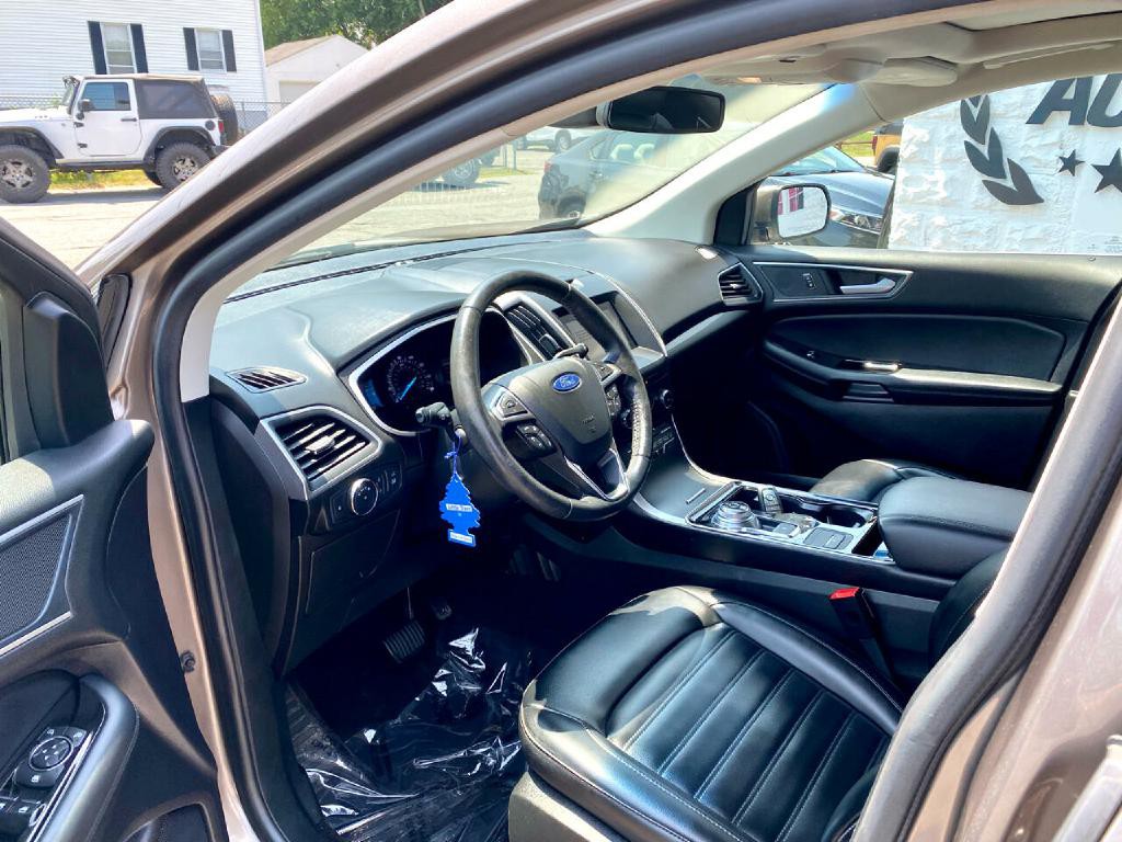 2019 Ford Edge Image 17
