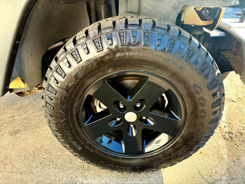 2013 Jeep Wrangler Image 16