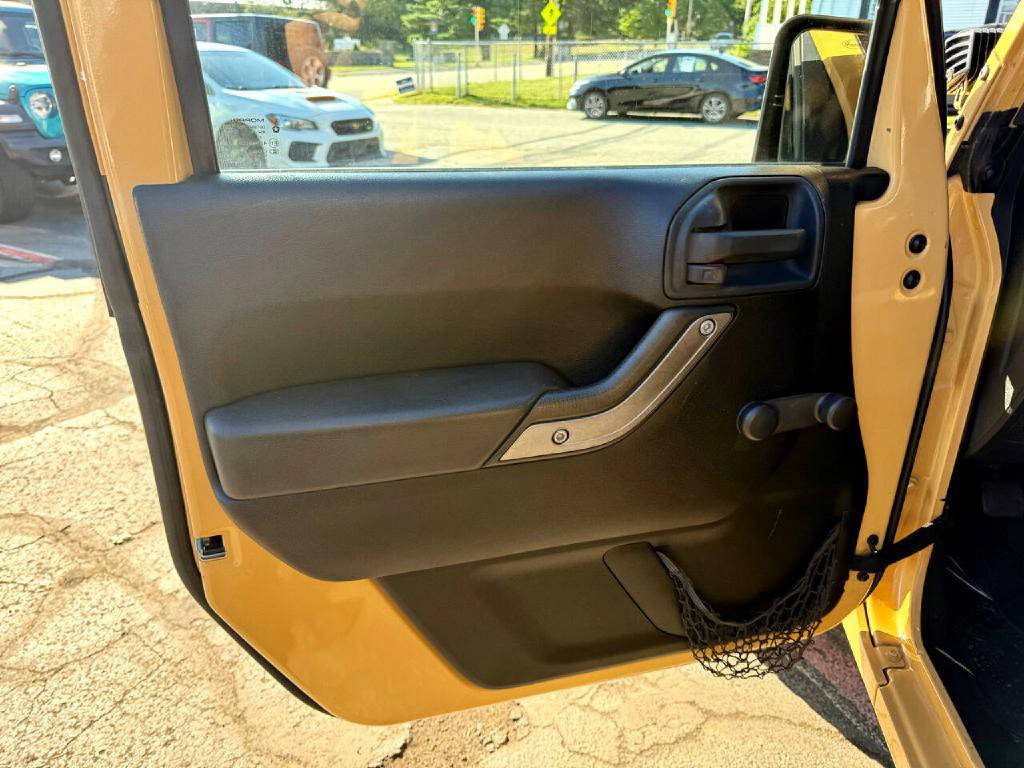 2013 Jeep Wrangler Image 19