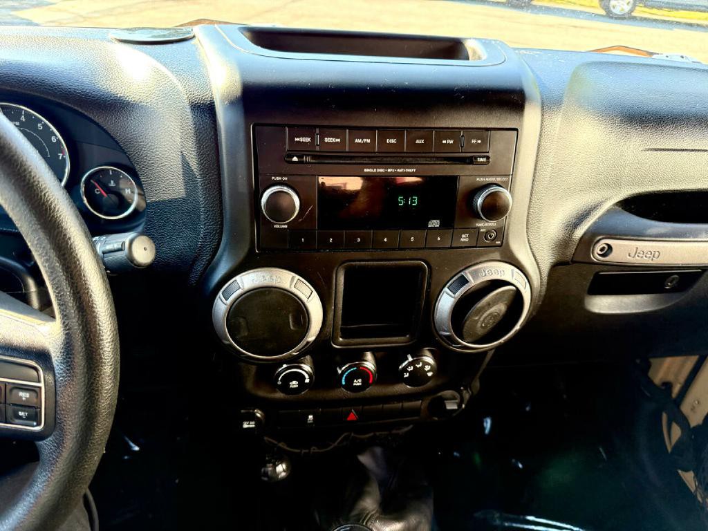 2013 Jeep Wrangler Image 22