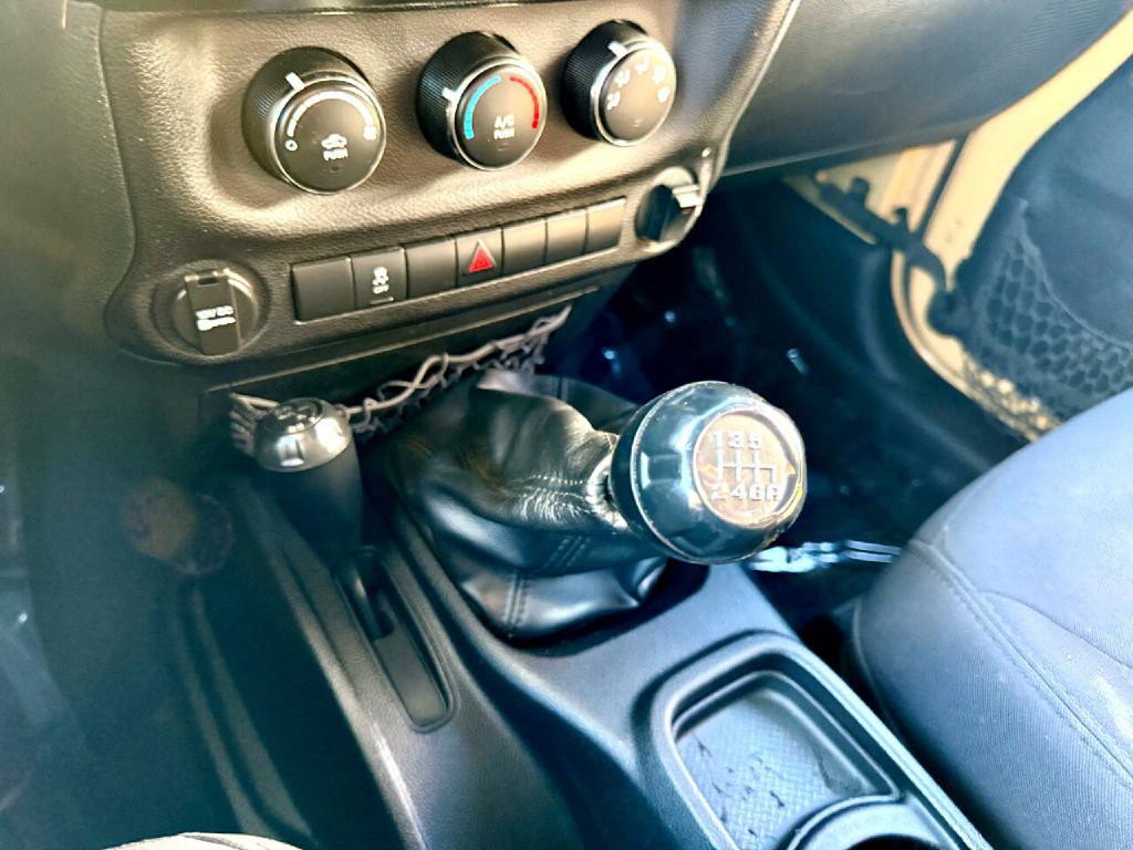 2013 Jeep Wrangler Image 23
