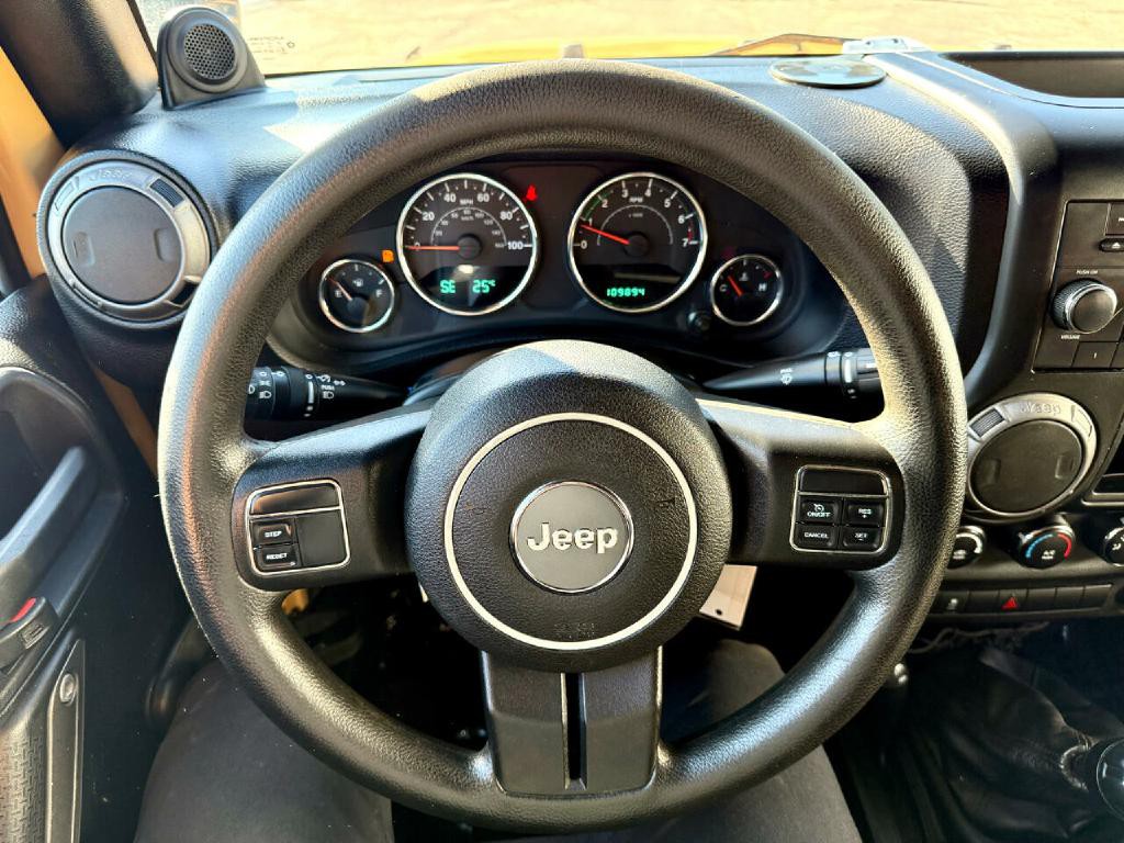 2013 Jeep Wrangler Image 24