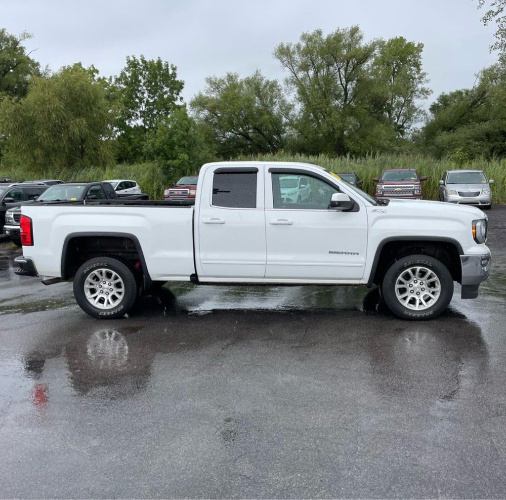 2017 GMC Sierra 1500 Image 2